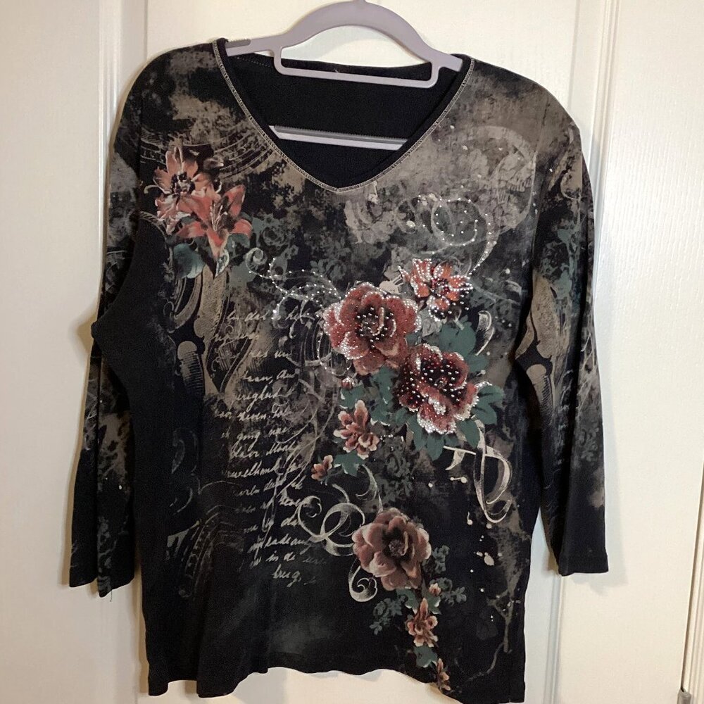 Women's Black Floral Long Sleeve Top 3/4 Sleeves T-Shirt V-Neck Graphic Roses